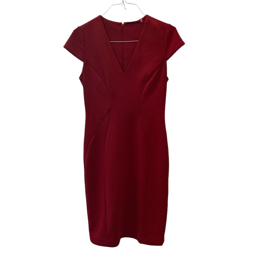 T Tahari Scarlet Red Knit Midi Dores Size 8 V-Neck Short Sleeve
